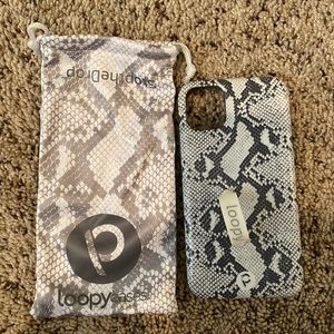 Loop case- snakeskin. Fits iPhone 11